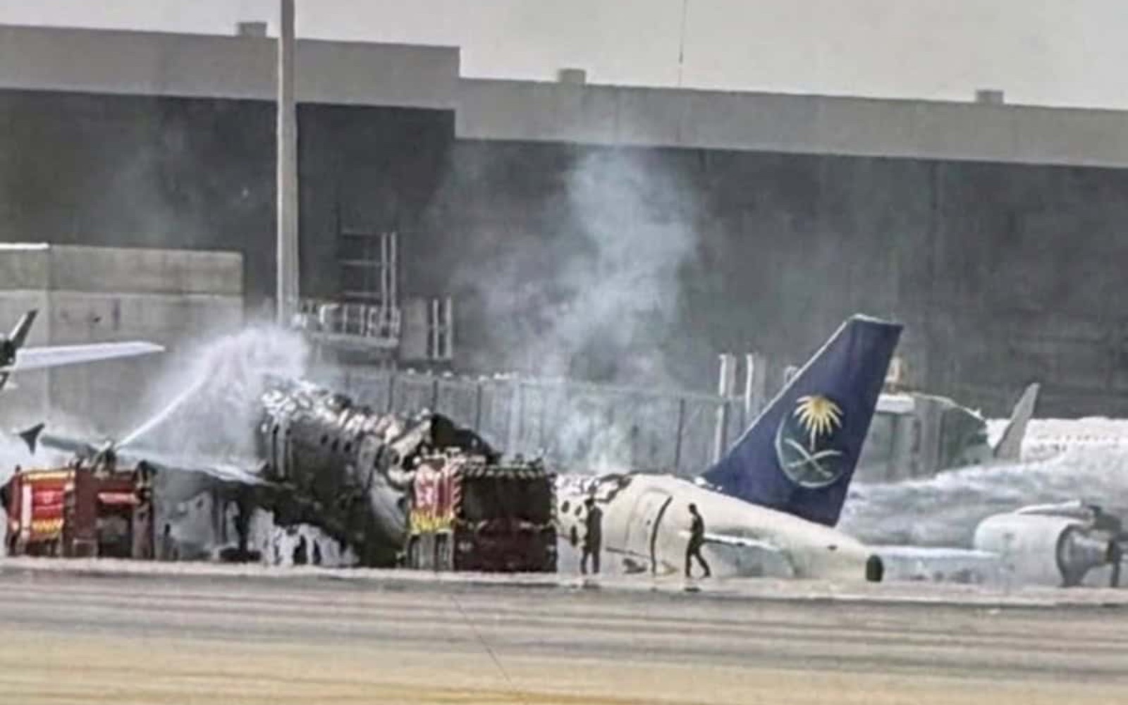 Ər-Riyad hava limanında “Saudia” təyyarəsi yanğın nəticəsində ağır zədələnib