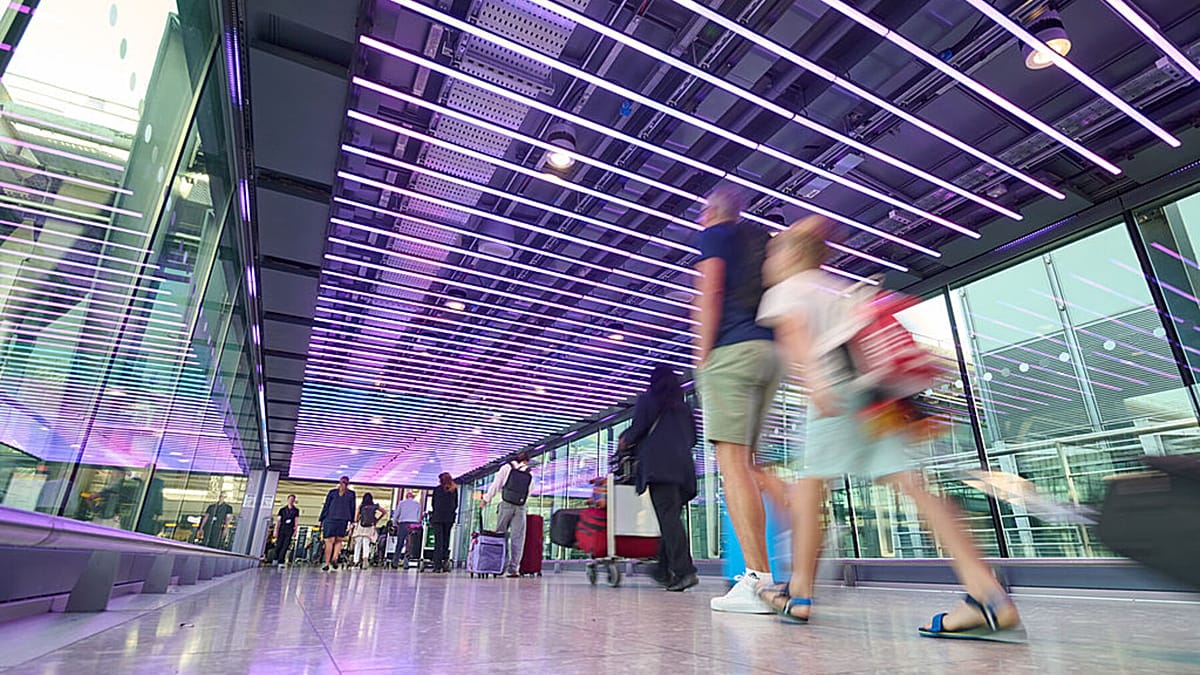 Britaniya aeroportlarında pasportsuz kontaktsız e-gate sistemi tətbiq olunur